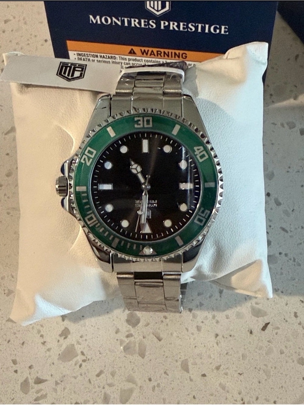 Montres Prestige Men's Diver Quartz Watch Black Dial Green Rotating Bezel New